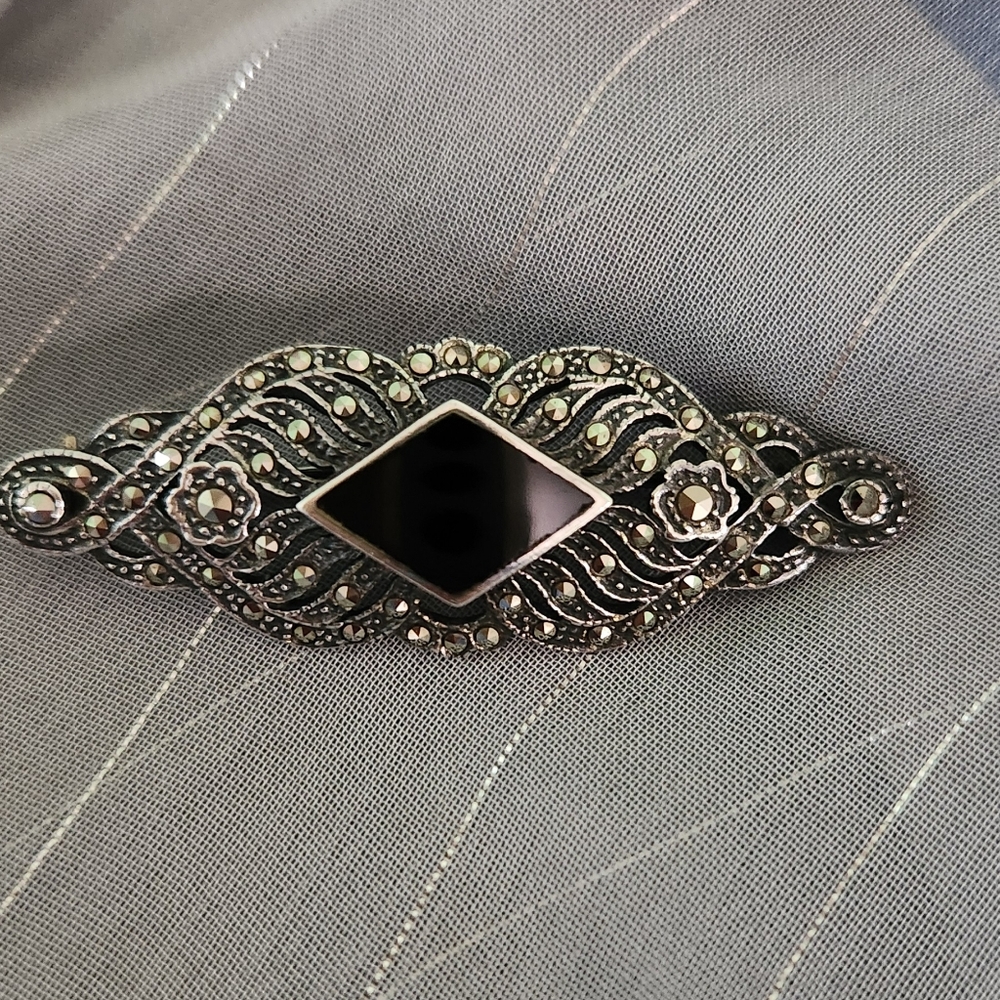 Elegant Vintage Marcasite Brooch w/ONYX Center Stone, Aporox 2"WZx3/4" Thick